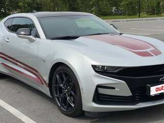 2019 Chevrolet Camaro VI Рестайлинг, серебристый, 3900000 рублей, вид 1