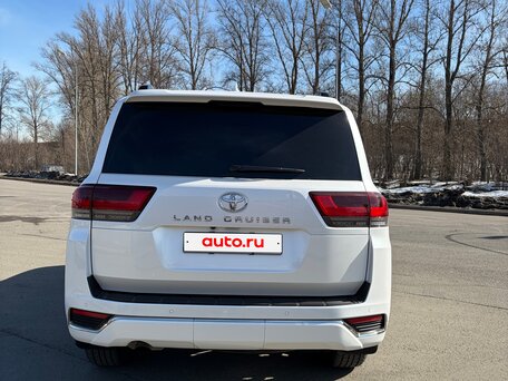 2023 Toyota Land Cruiser 300 Series, белый, 11200000 рублей, вид 5