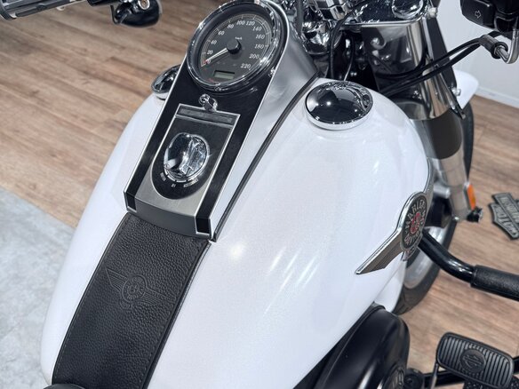 2011 Harley-Davidson Fat Boy, белый, 1399000 рублей - вид 24
