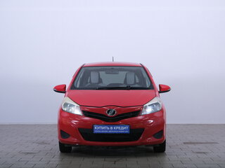 2011 Toyota Vitz III (XP130), красный, 669000 рублей, вид 2