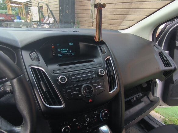 2016 Ford Focus III Рестайлинг, серебристый, 1150000 рублей - вид 11