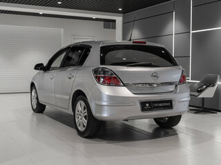 2011 Opel Astra H Рестайлинг, серебристый, 630000 рублей, вид 4