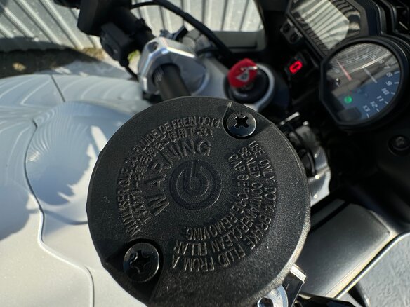 2011 Yamaha FZ1, белый, 700000 рублей - вид 21