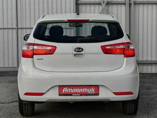 2014 Kia Rio 5-speed III, белый, 635000 рублей, вид 5