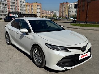 2018 Toyota Camry VIII (XV70), белый, 2500000 рублей, вид 3