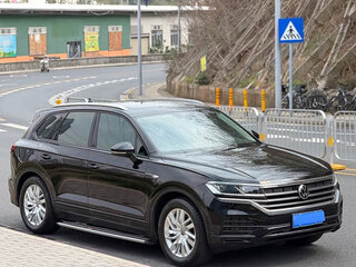 2022 Volkswagen Touareg III, чёрный, 5033167 рублей, вид 3
