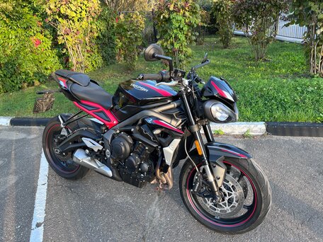 2021 Triumph Street Triple, чёрный, 975000 рублей, вид 1