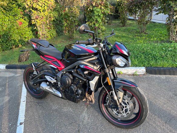 2021 Triumph Street Triple, чёрный, 975000 рублей