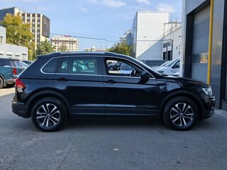 2020 Volkswagen Tiguan II, чёрный, 2435000 рублей, вид 4