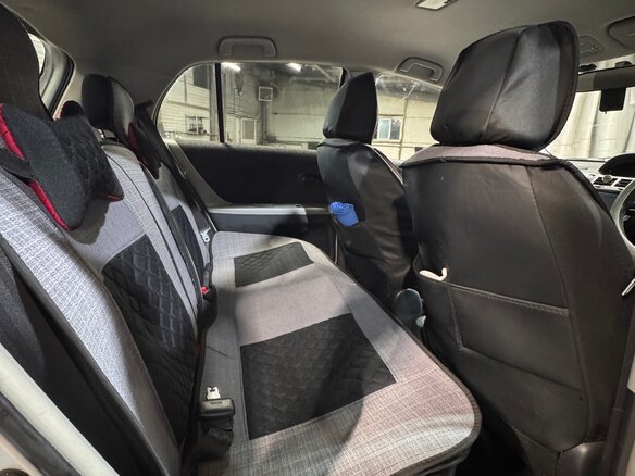 2010 Toyota Vitz II (XP90), серебристый, 515000 рублей - вид 11