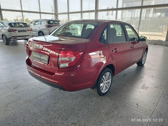 2026 Lada (ВАЗ) Granta I Рестайлинг, красный - вид 3