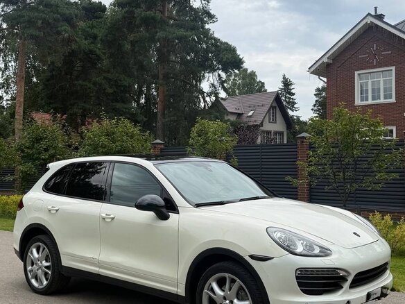 2011 Porsche Cayenne II (958), белый - вид 1