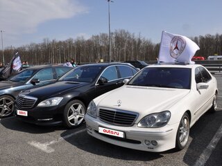 2004 Mercedes-Benz S-Класс 500 7-speed IV (W220) Рестайлинг, белый, 1500000 рублей, вид 2