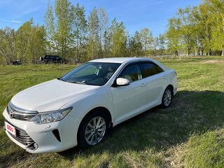 2017 Toyota Camry VII (XV50) Рестайлинг, белый, 2350000 рублей, вид 2