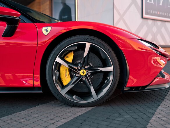 2023 Ferrari SF90 Stradale, красный, 56950000 рублей - вид 11