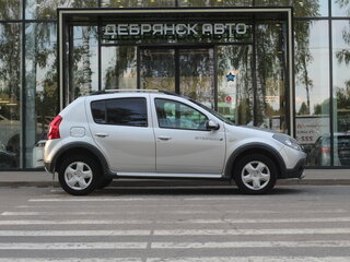 2013 Renault Sandero Stepway I, серебристый, 770000 рублей, вид 4