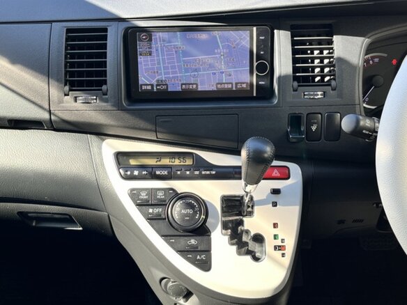 2016 Toyota ISis I Рестайлинг, белый, 1031000 рублей - вид 7