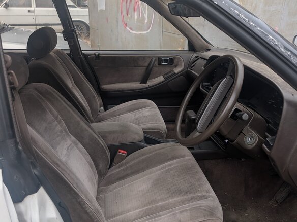 1989 Toyota Crown VIII (S130), белый, 325000 рублей - вид 3