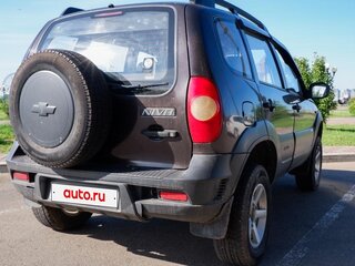 2010 Chevrolet Niva I Рестайлинг, коричневый, 400000 рублей, вид 4