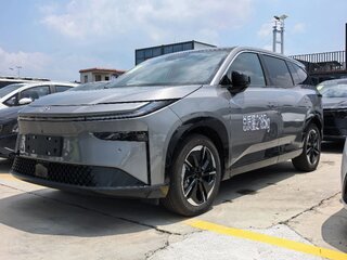 2026 Toyota bZ3X 58.3 kWh, серебристый, 2850000 рублей, вид 3