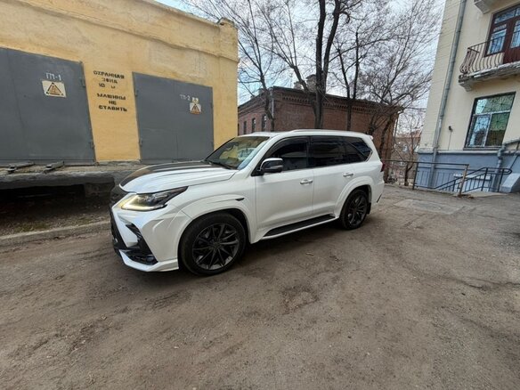2018 Lexus LX 570 III Рестайлинг 2, белый, 12000000 рублей - вид 8
