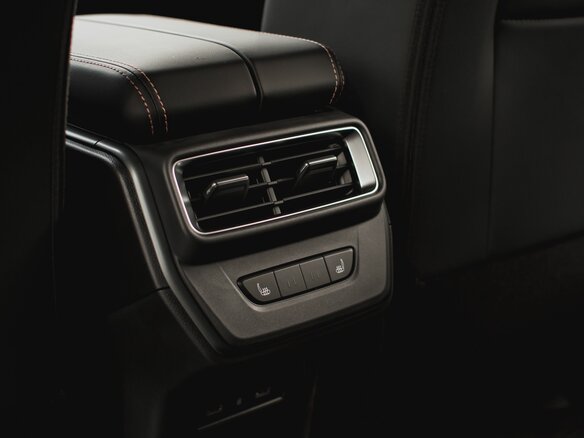 2026 Geely Okavango I Рестайлинг, белый, 3870900 рублей - вид 28