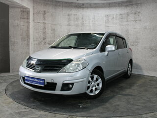 Nissan Tiida I
