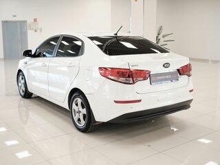 2016 Kia Rio III Рестайлинг, белый, 663000 рублей, вид 4