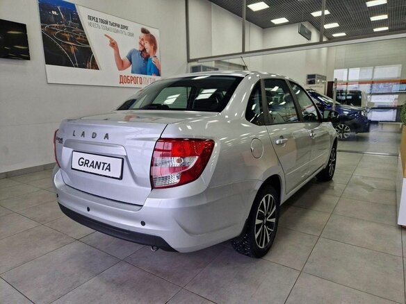 2026 Lada (ВАЗ) Granta I Рестайлинг, серебристый, 1230000 рублей - вид 1