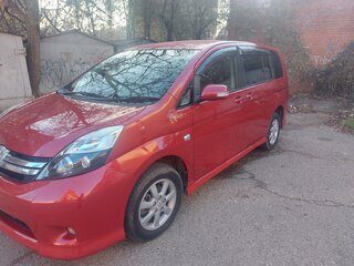 2012 Toyota ISis I Рестайлинг, красный, 1300000 рублей, вид 3