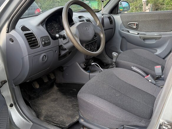 2004 Hyundai Accent ТагАЗ II, серебристый, 330000 рублей - вид 5