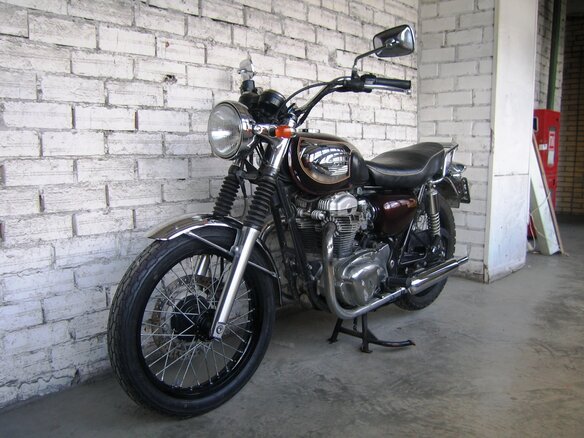 2005 Kawasaki W 650, коричневый