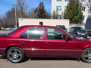 1992 Mercedes-Benz E-Класс 220 I (W124), пурпурный, 1200000 рублей, вид 4