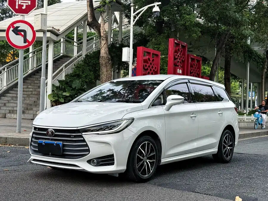Открыть фотографии: BYD Song Max I