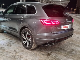 2019 Volkswagen Touareg III, серый, 7500000 рублей, вид 5