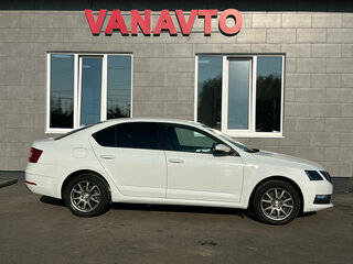 2017 Skoda Octavia III (A7) Рестайлинг, белый, 1740000 рублей, вид 4