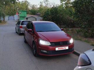 2016 Volkswagen Polo V Рестайлинг, красный, 870000 рублей, вид 3