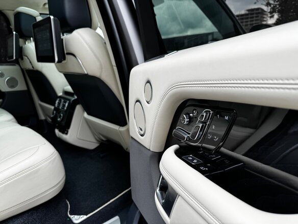 2018 Land Rover Range Rover IV Рестайлинг, серый, 5475000 рублей - вид 13