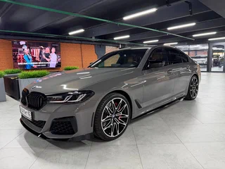 2021 BMW 5 серии 540i xDrive VII (G30/G31/G38) Рестайлинг, серый, 6750000 рублей, вид 1