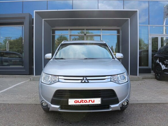 2014 Mitsubishi Outlander III Рестайлинг, серебристый - вид 1