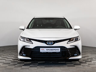 2021 Toyota Camry VIII (XV70) Рестайлинг, белый, 2699000 рублей, вид 2