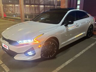 2022 Kia K5 III, белый, 2600000 рублей, вид 1