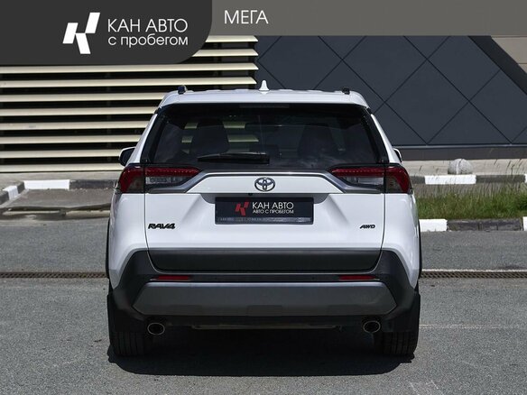 2021 Toyota RAV4 V (XA50), белый, 3447000 рублей - вид 3