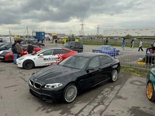 2011 BMW 5 серии 523i VI (F10/F11/F07), чёрный, 1800000 рублей, вид 1