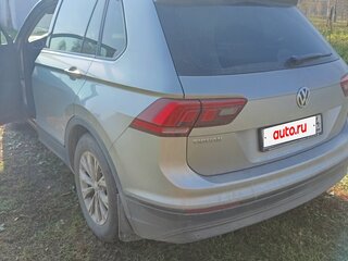 2019 Volkswagen Tiguan II, серебристый, 3600000 рублей, вид 3