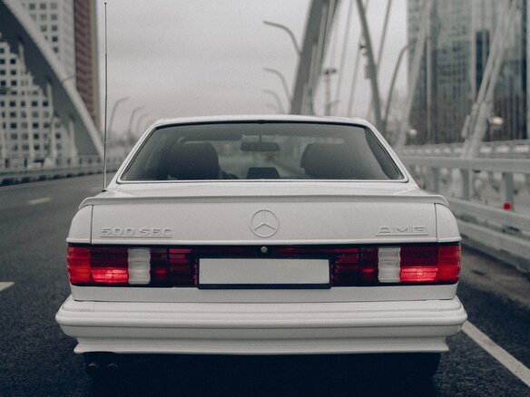1985 Mercedes-Benz S-Класс 500 II (W126), белый, 7700000 рублей - вид 3