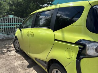 2018 Toyota Sienta II Рестайлинг, жёлтый, 1300000 рублей, вид 2