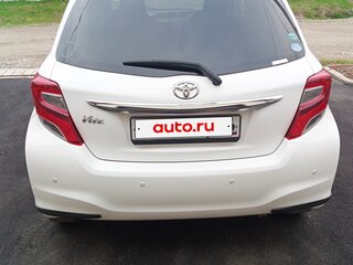 2015 Toyota Vitz III (XP130) Рестайлинг, белый, 850000 рублей, вид 3