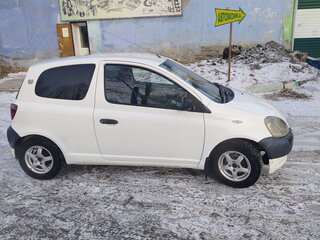2000 Toyota Vitz I (P10), белый, 350000 рублей, вид 2