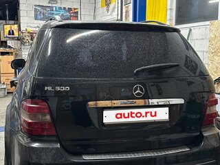 2005 Mercedes-Benz M-Класс 500 II (W164), чёрный, 900000 рублей, вид 2